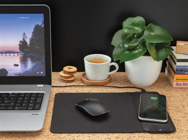  Mousepad with 15W wireless charging and USB ports