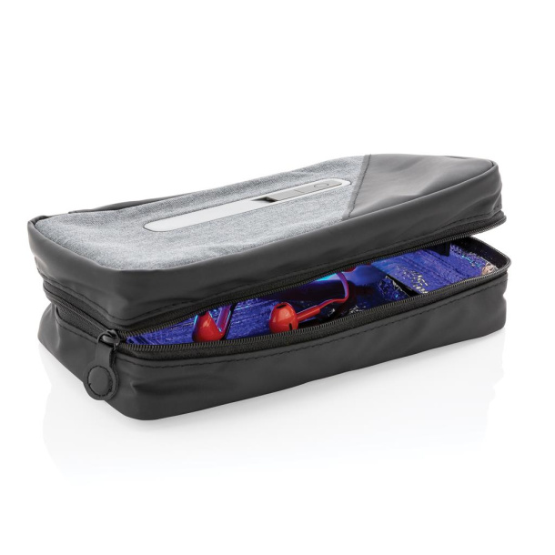  Portable UV-C sterilizer pouch with integrated battery