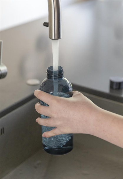  Leakproof water bottle with metallic lid