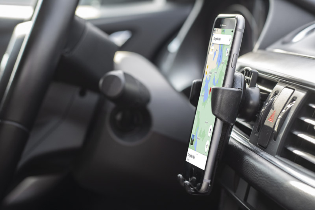 CUERO Car phone holder 17714 02 Promoshop
