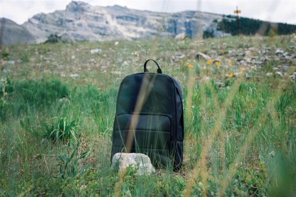 Rains 15 laptop field bag on sale