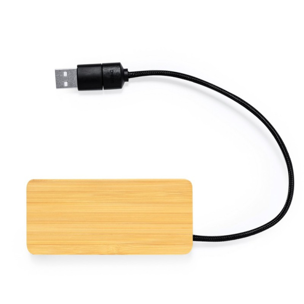  USB i USB tip C hub od bambusa