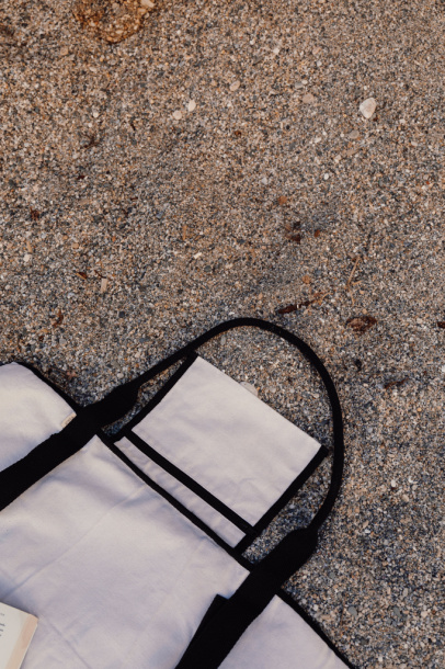 VINGA Volonne AWARE™ recycled canvas beach mat