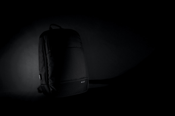  Swiss Peak AWARE™ modern 15.6" laptop backpack